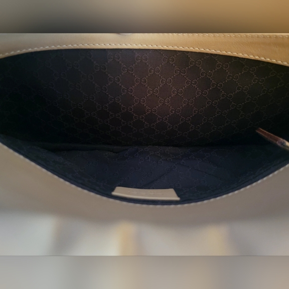 Gucci Leather Shoulder Bag with Gold Hardware - Picture 15 of 16